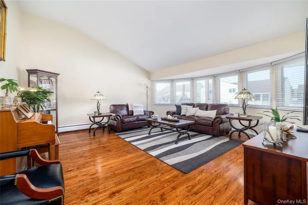 3930 Jane Lane Oceanside NY 11572