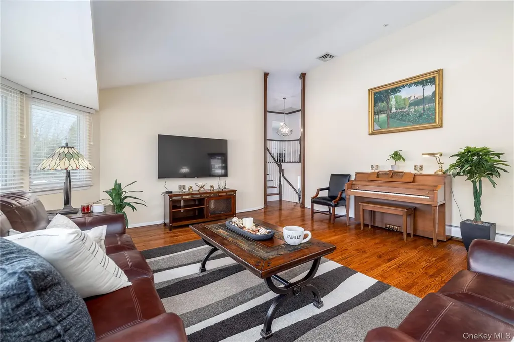 3930 Jane Lane Oceanside NY 11572