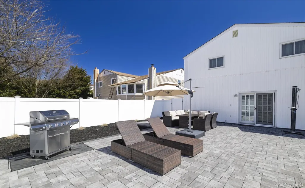 3930 Jane Lane Oceanside NY 11572