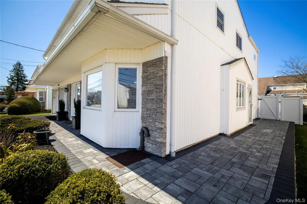 3930 Jane Lane Oceanside NY 11572