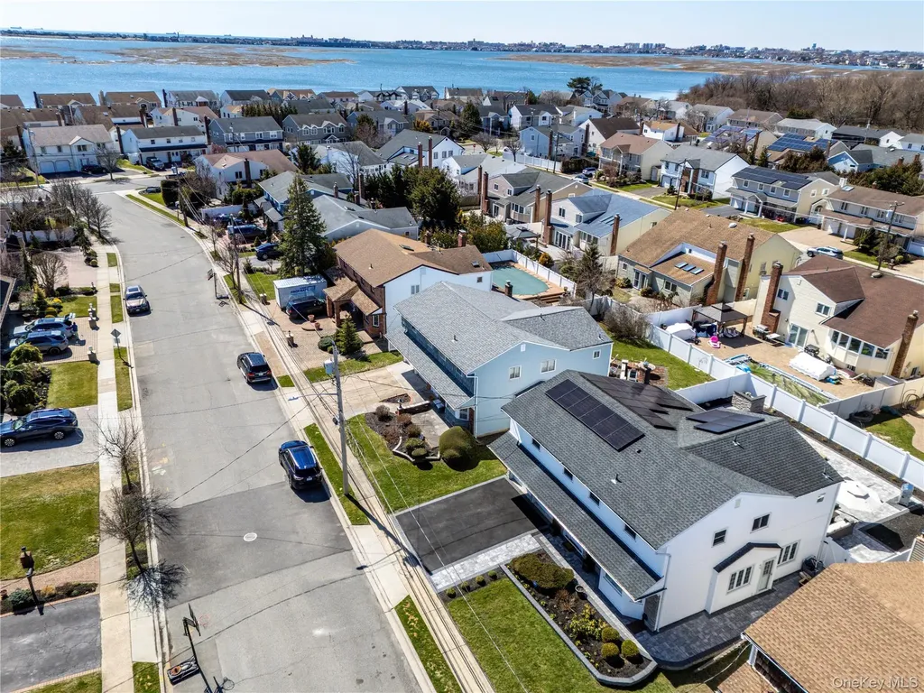 3930 Jane Lane Oceanside NY 11572