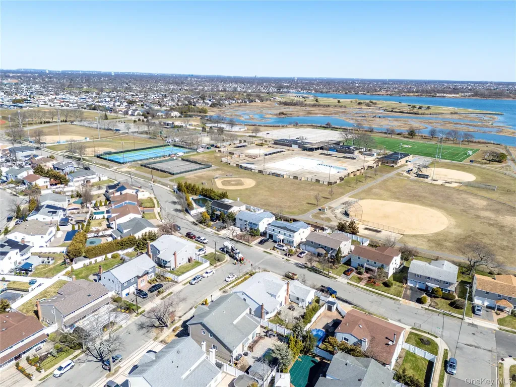 3930 Jane Lane Oceanside NY 11572