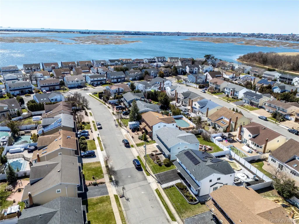 3930 Jane Lane Oceanside NY 11572