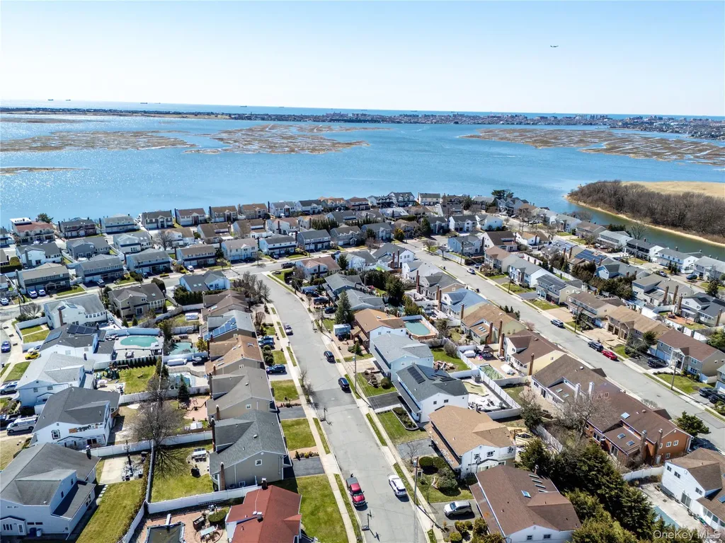 3930 Jane Lane Oceanside NY 11572