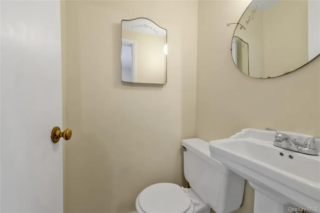 18 Dennis Street Manhasset NY 11030