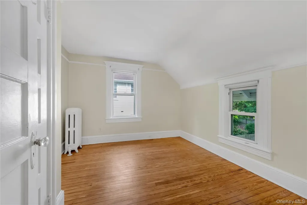 18 Dennis Street Manhasset NY 11030