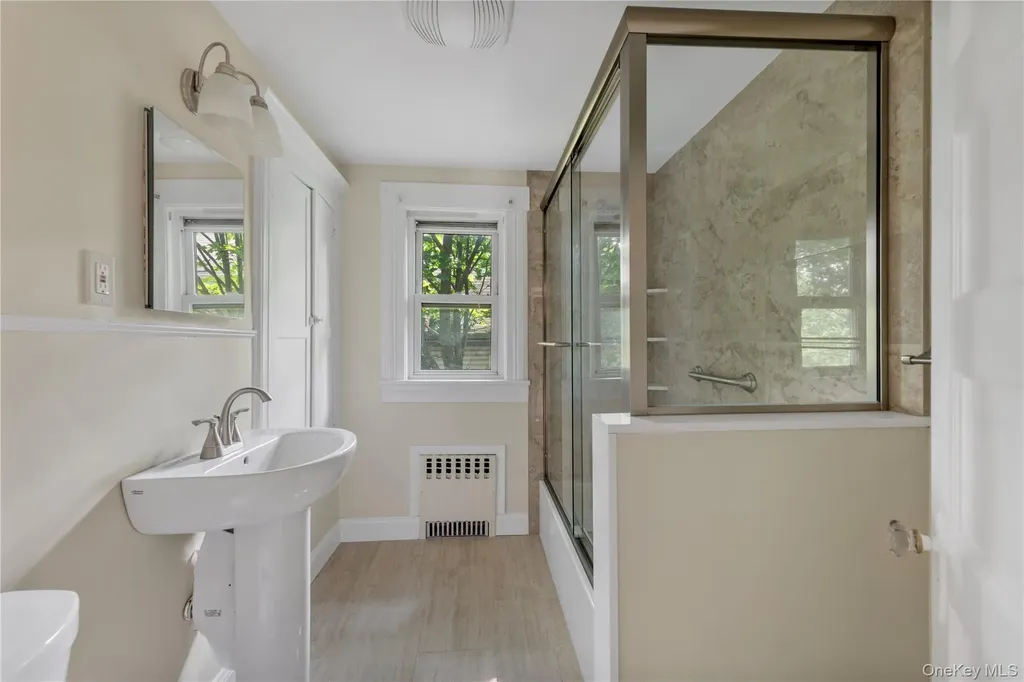 18 Dennis Street Manhasset NY 11030
