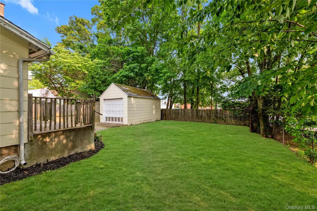 18 Dennis Street Manhasset NY 11030