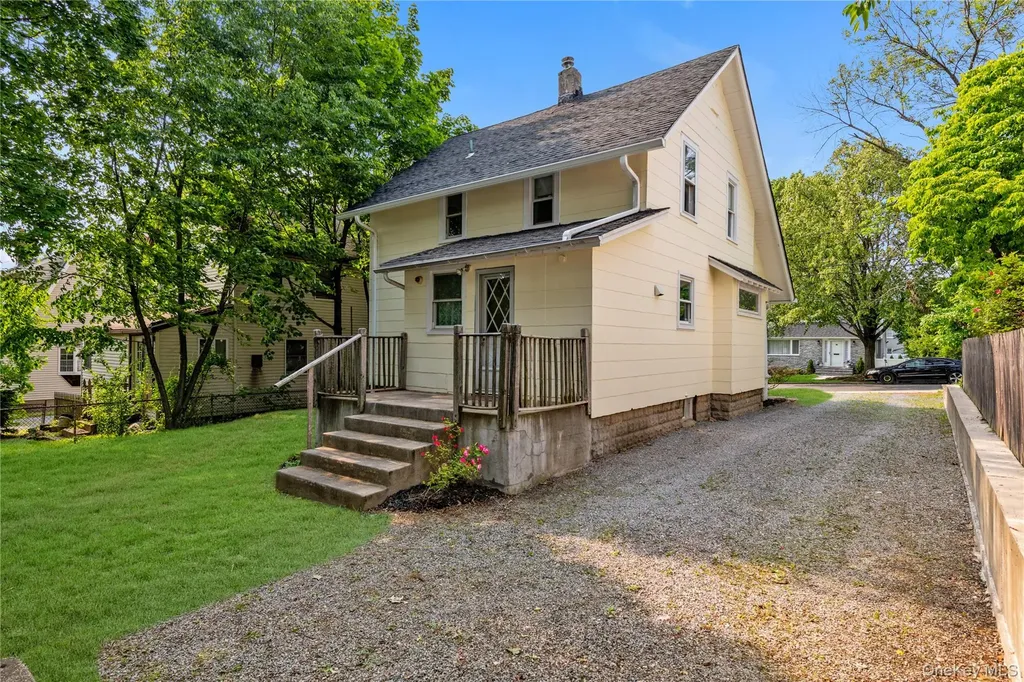 18 Dennis Street Manhasset NY 11030