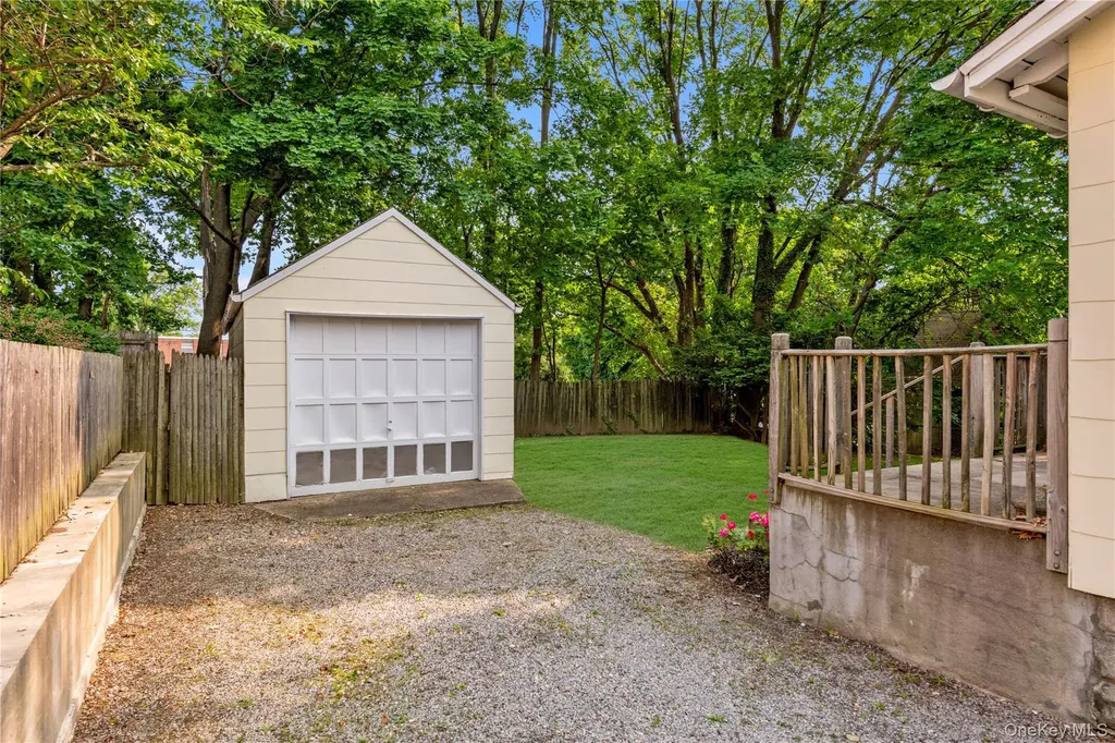 18 Dennis Street Manhasset NY 11030