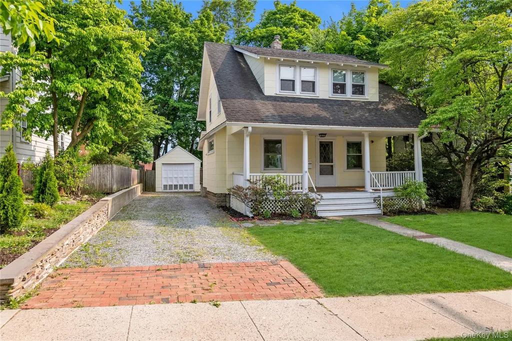 18 Dennis Street Manhasset NY 11030