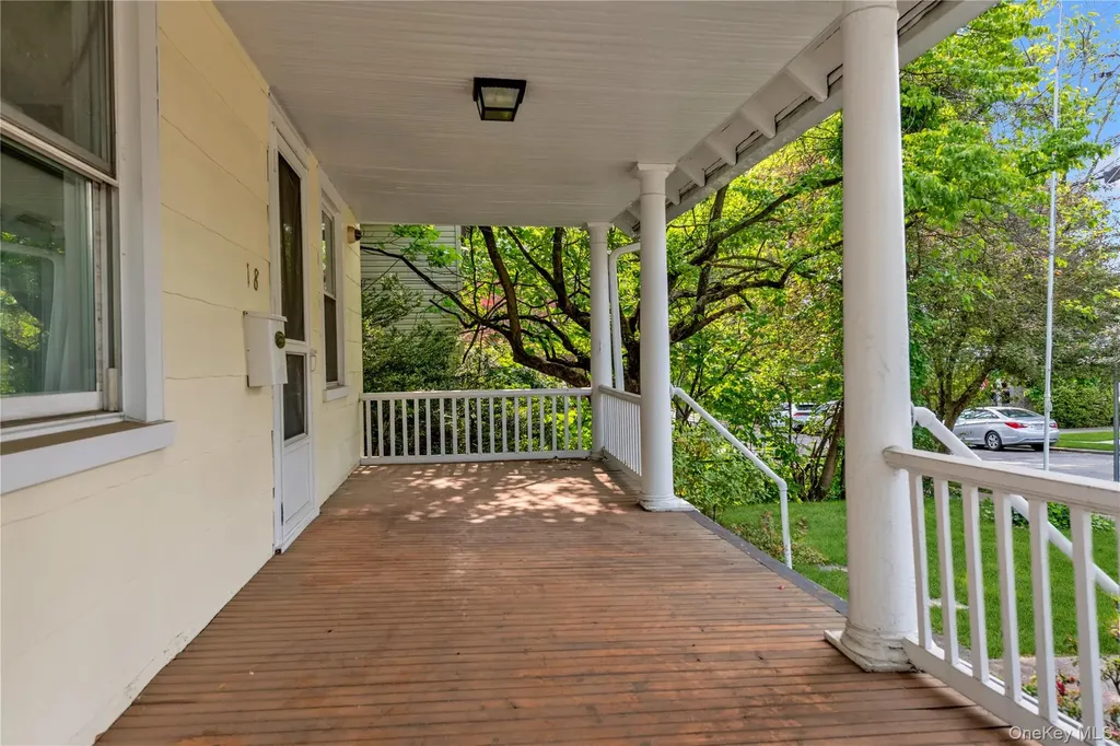 18 Dennis Street Manhasset NY 11030