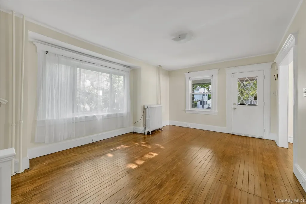 18 Dennis Street Manhasset NY 11030