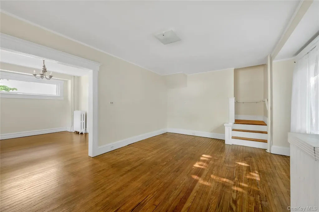 18 Dennis Street Manhasset NY 11030