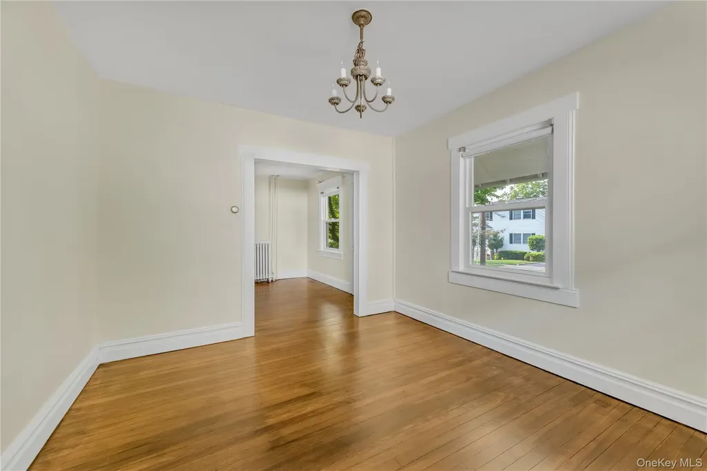 18 Dennis Street Manhasset NY 11030