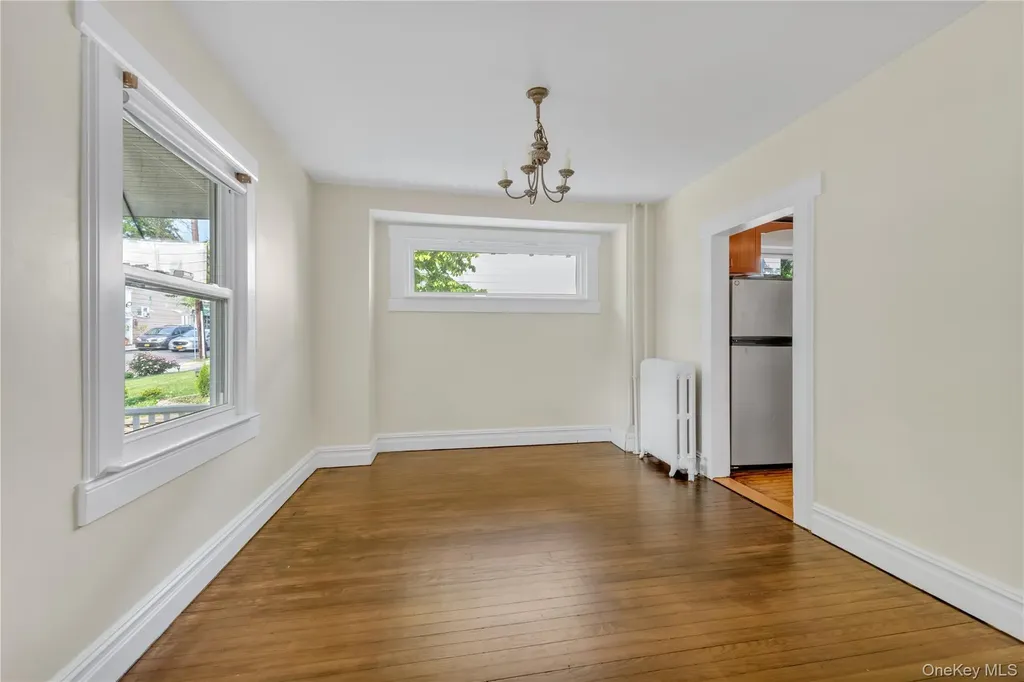 18 Dennis Street Manhasset NY 11030