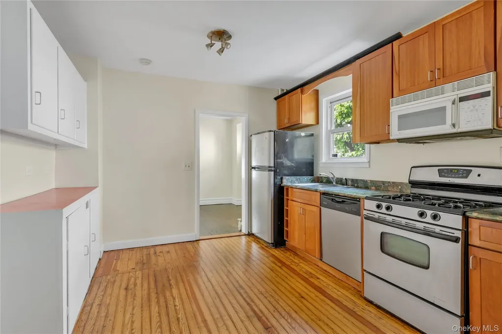 18 Dennis Street Manhasset NY 11030