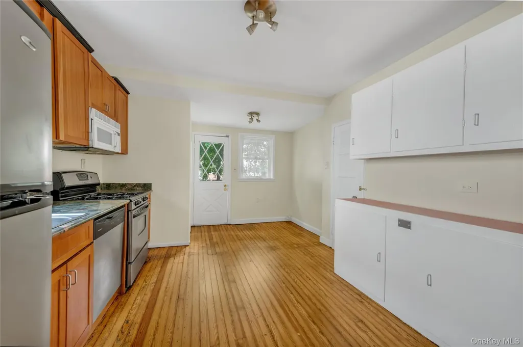 18 Dennis Street Manhasset NY 11030