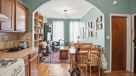 43-06 34 Avenue Astoria NY 11101