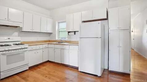 43-06 34 Avenue Astoria NY 11101