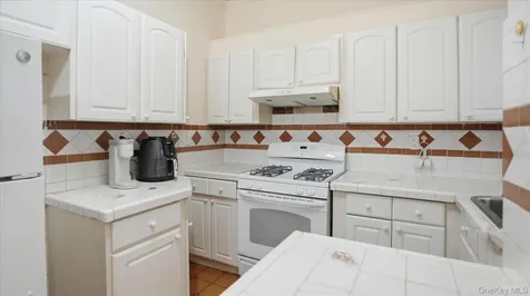 43-06 34 Avenue Astoria NY 11101