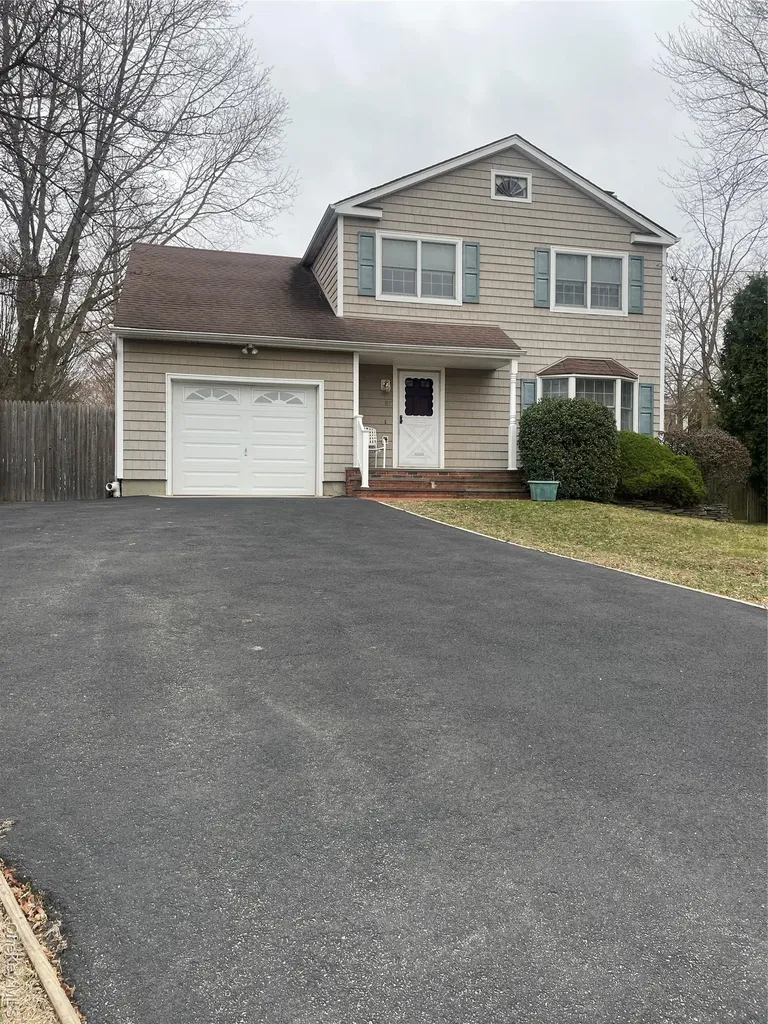 185 Birch Road Kings Park NY 11754