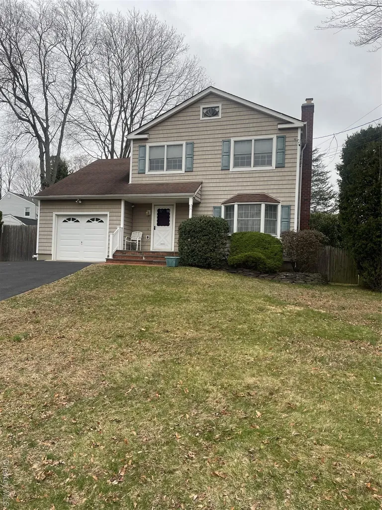 185 Birch Road Kings Park NY 11754