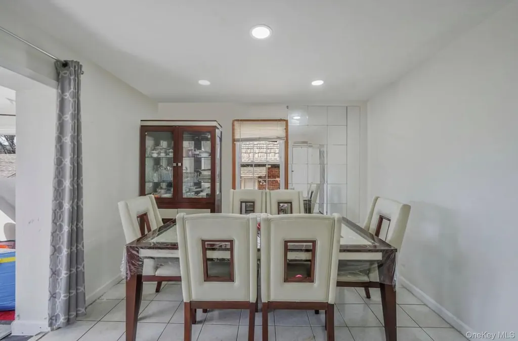 32 Cumberland Place Valley Stream NY 11580