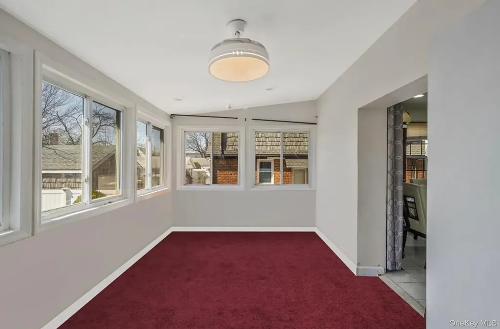 32 Cumberland Place Valley Stream NY 11580