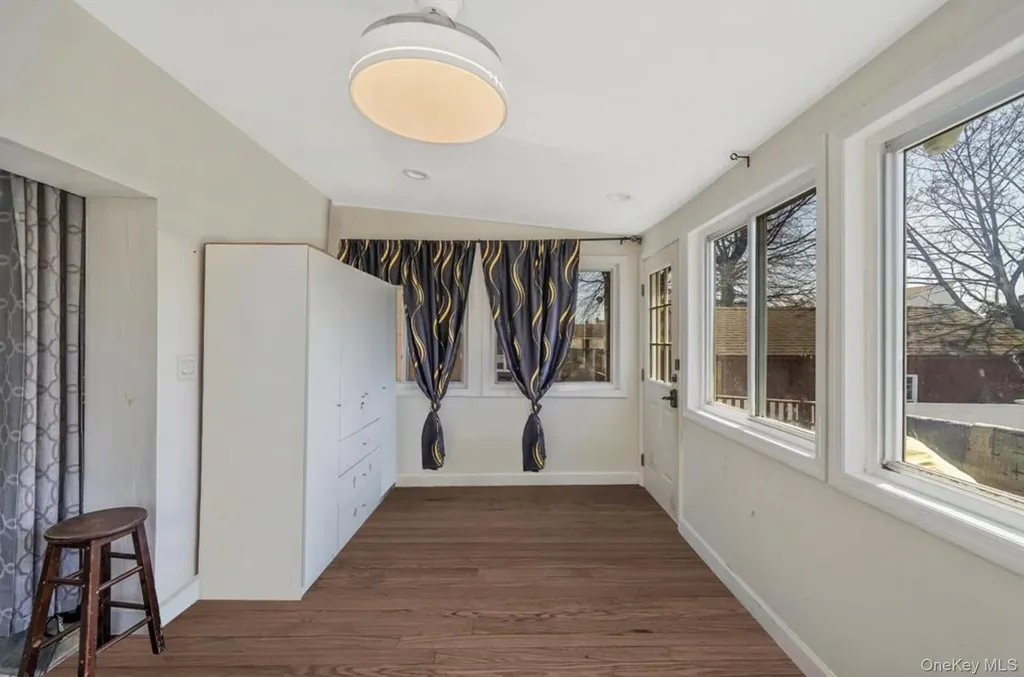 32 Cumberland Place Valley Stream NY 11580