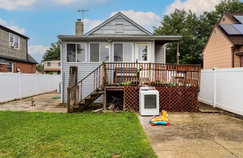 32 Cumberland Place Valley Stream NY 11580