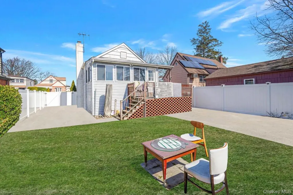 32 Cumberland Place Valley Stream NY 11580