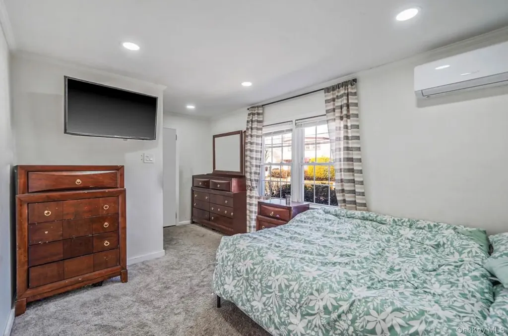 32 Cumberland Place Valley Stream NY 11580