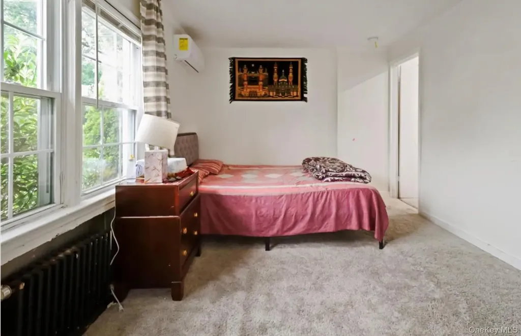 32 Cumberland Place Valley Stream NY 11580