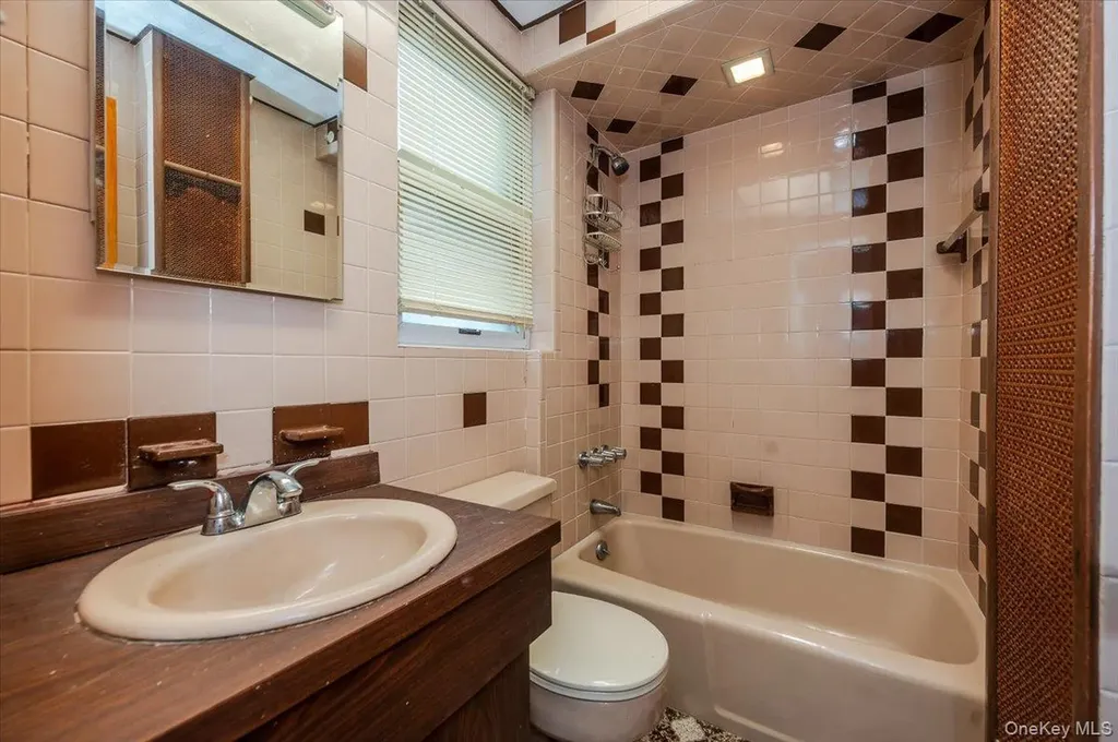 1315 Edwards Avenue Bronx NY 10461
