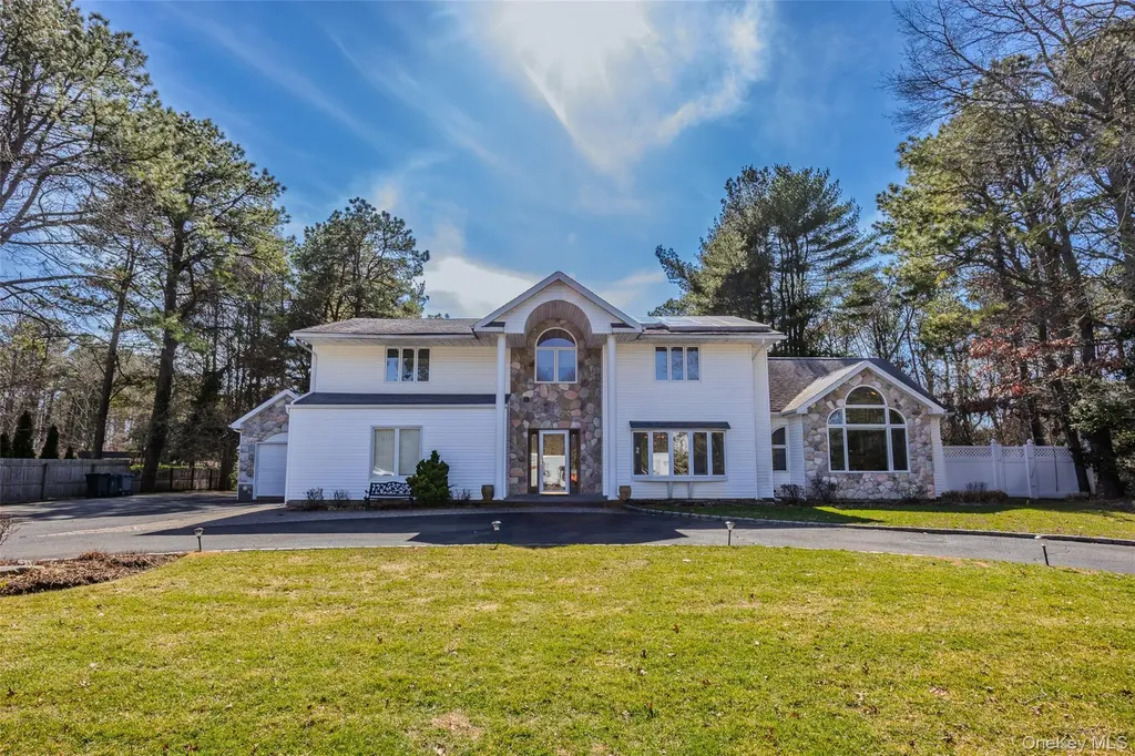 12 E Dosoris Lane Dix Hills NY 11746
