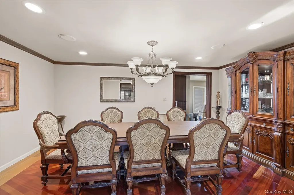12 E Dosoris Lane Dix Hills NY 11746