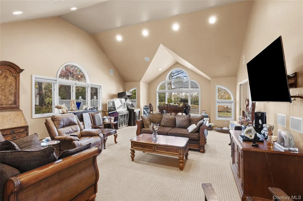 12 E Dosoris Lane Dix Hills NY 11746