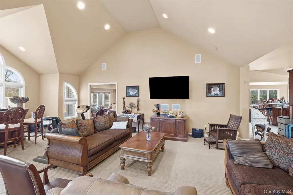 12 E Dosoris Lane Dix Hills NY 11746