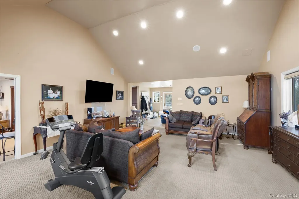 12 E Dosoris Lane Dix Hills NY 11746
