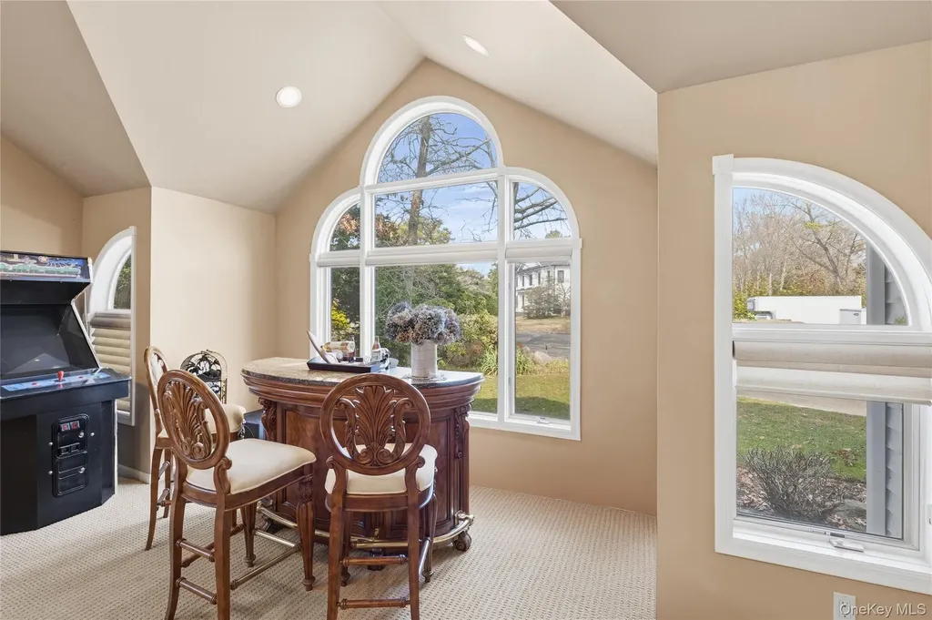 12 E Dosoris Lane Dix Hills NY 11746