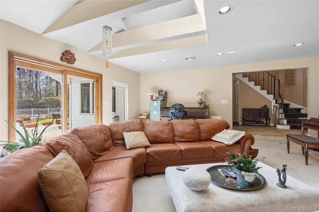 12 E Dosoris Lane Dix Hills NY 11746