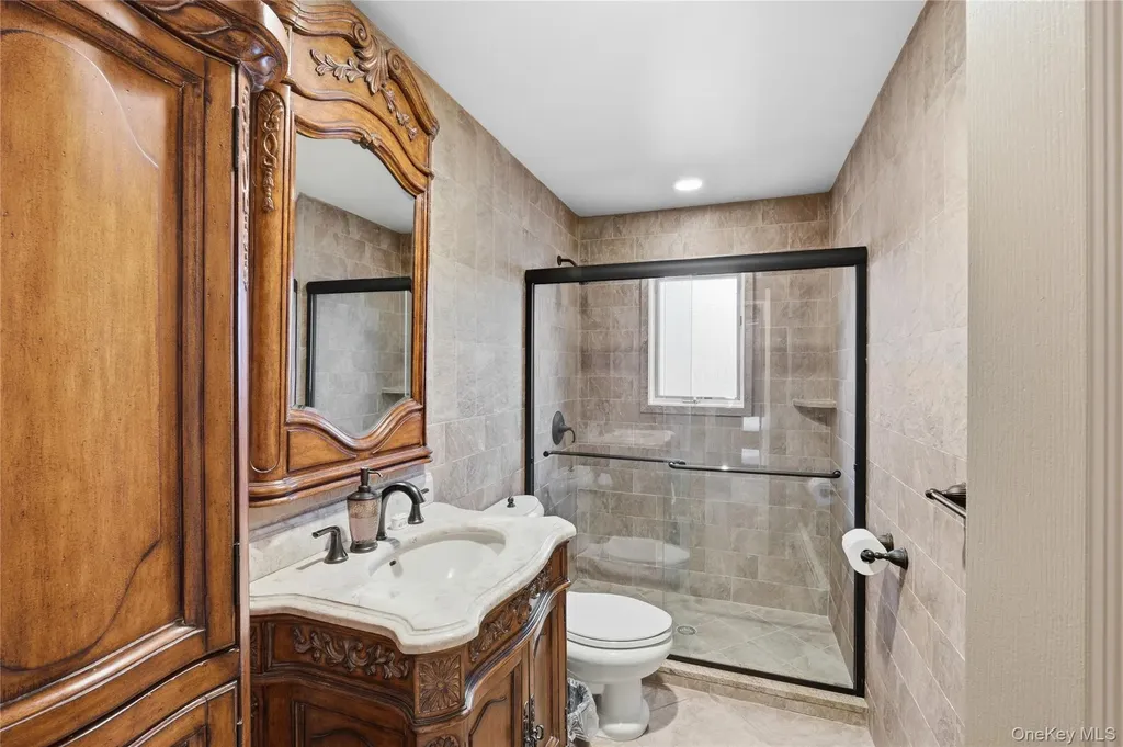 12 E Dosoris Lane Dix Hills NY 11746