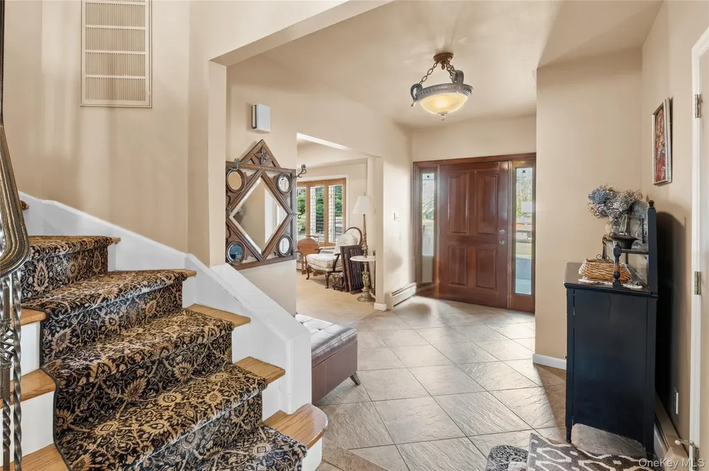 12 E Dosoris Lane Dix Hills NY 11746