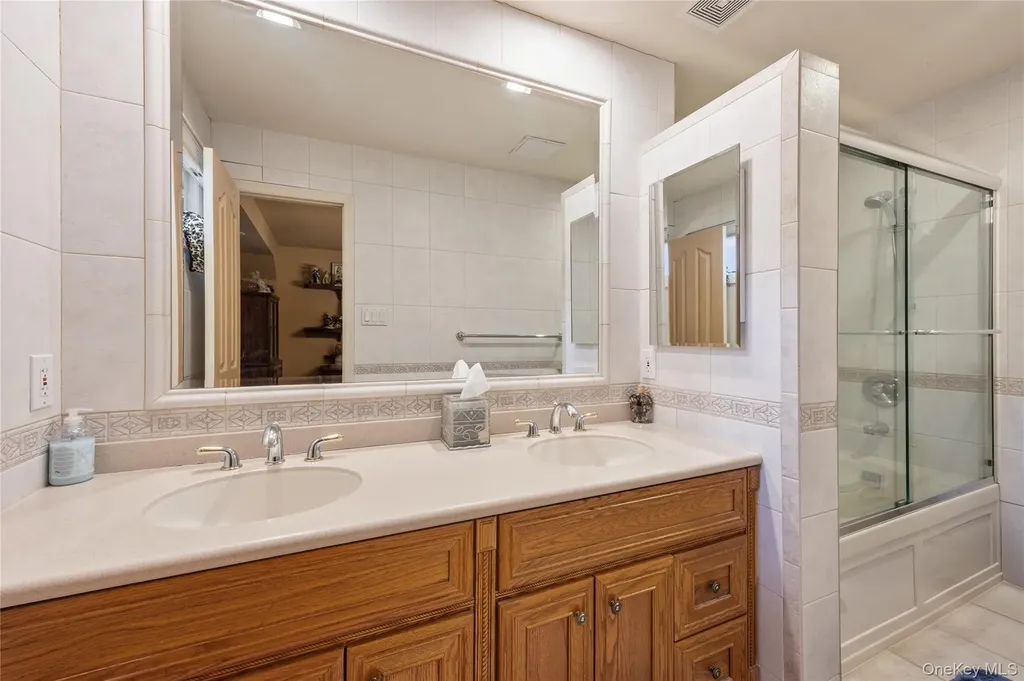 12 E Dosoris Lane Dix Hills NY 11746