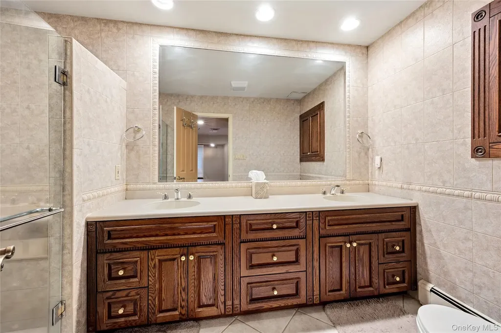 12 E Dosoris Lane Dix Hills NY 11746