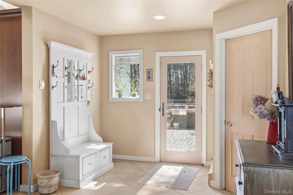 12 E Dosoris Lane Dix Hills NY 11746