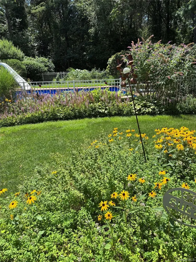 12 E Dosoris Lane Dix Hills NY 11746