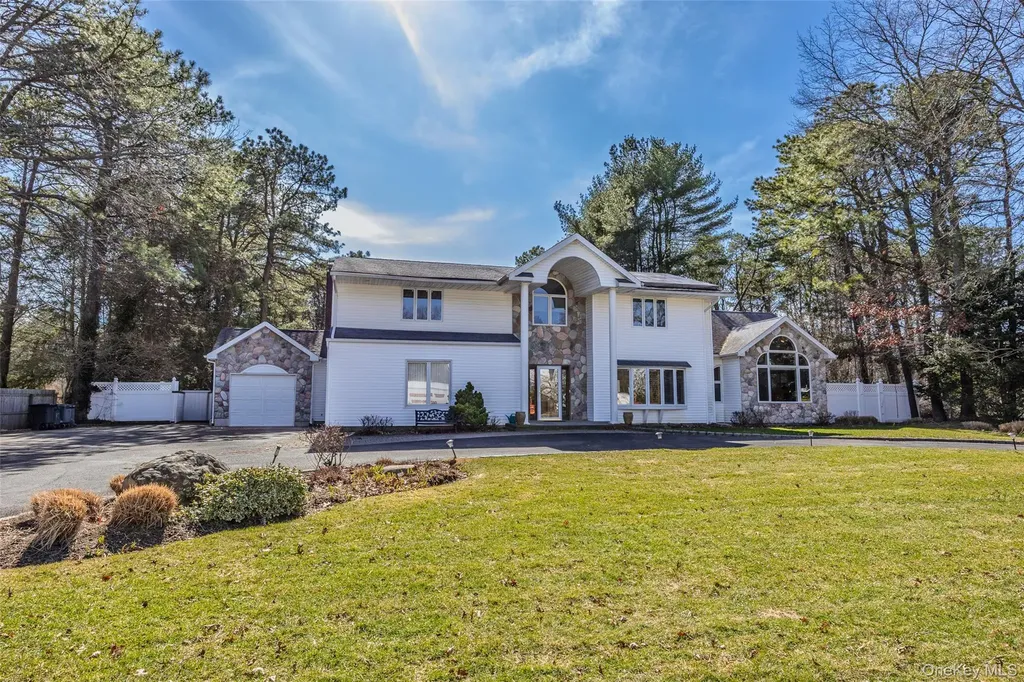 12 E Dosoris Lane Dix Hills NY 11746