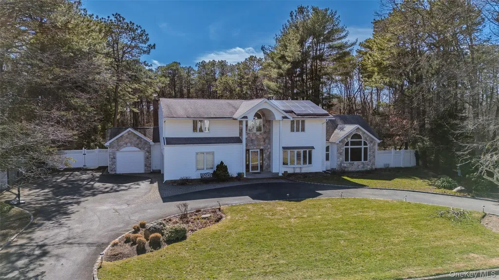 12 E Dosoris Lane Dix Hills NY 11746